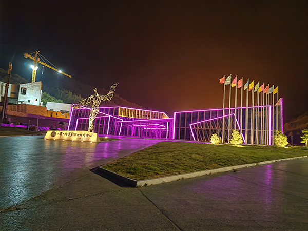 城市亮化是现代城市建设的重要组成部分,它不仅可以美化城市的夜景,还能提升城市的整体形象。随着科技的不断进步,城市亮化也得到了更多的关注和创新。本文将介绍一些关于城市亮化的创意和技术,帮助读者了解城市亮化的重要性以及如何进行沙雅城市亮化的规划和实施。 城市亮化是现代城市建设的重要组成部分,它不仅可以美化城市的夜景,还能提升城市的整体形象。随着科技的不断进步,城市亮化也得到了更多的关注和创新。本文将介绍一些关于城市亮化的创意和技术,帮助读者了解沙雅城市亮化的重要性以及如何进行沙雅城市亮化的规划和实施。