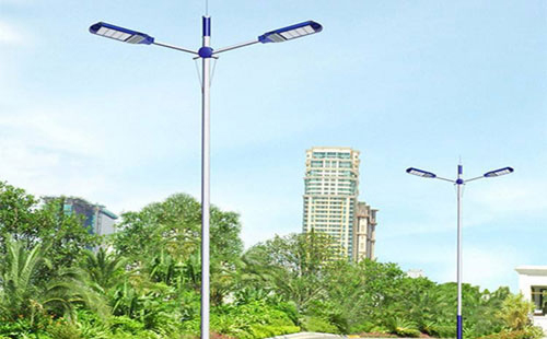 沙雅太阳能路灯地脚螺栓规格：防止倾倒的关键